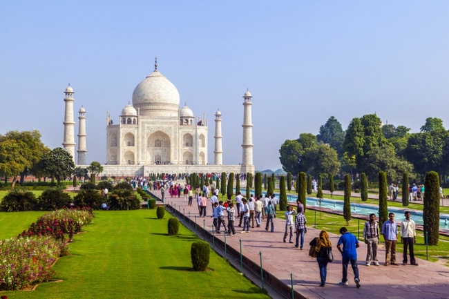 С чем связан рост туристических поездок в Индию?