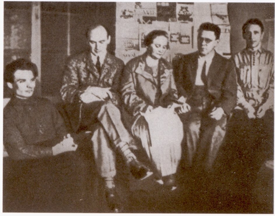 Работники детской редакции ГИЗа. Слева направо: Н. Олейников, В. Лебедев, З. Лилина, С. Маршак, Е. Шварц