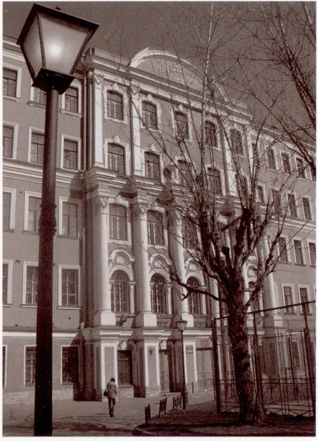 Здание Петришуле в Санкт-Петербурге. Фото П. Власкова