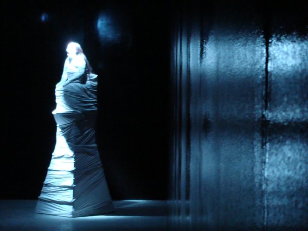 В Центре имени Мейерхольда в Москве покажут спектакль «Три штуки молчания»
