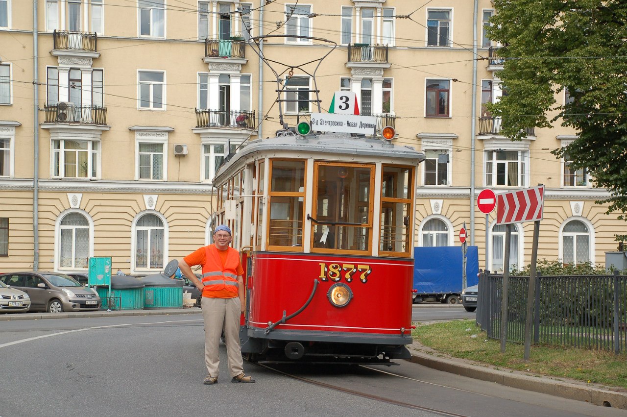 По Санкт-Петербургу проехали два Хармс-трамвая