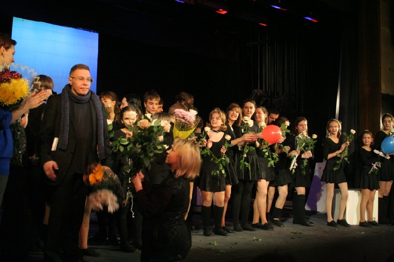 В Москве в КЦ «ЗИЛ» покажут спектакль «Квартира № 44» по Хармсу
